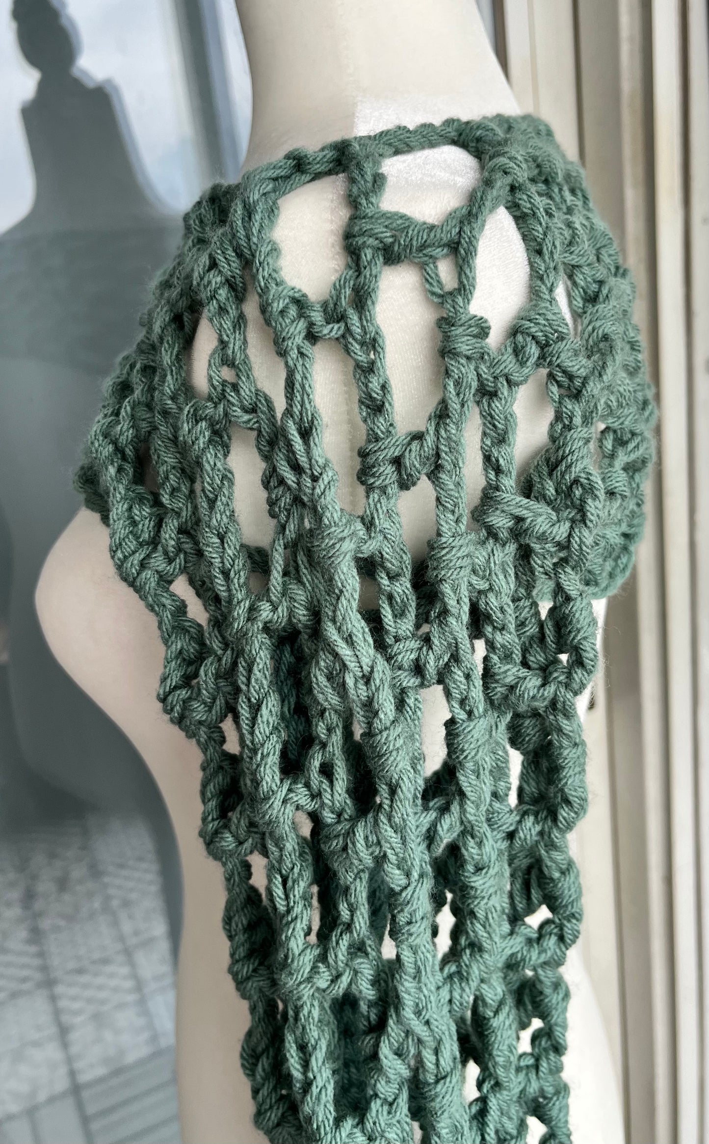 MAXI shrug
