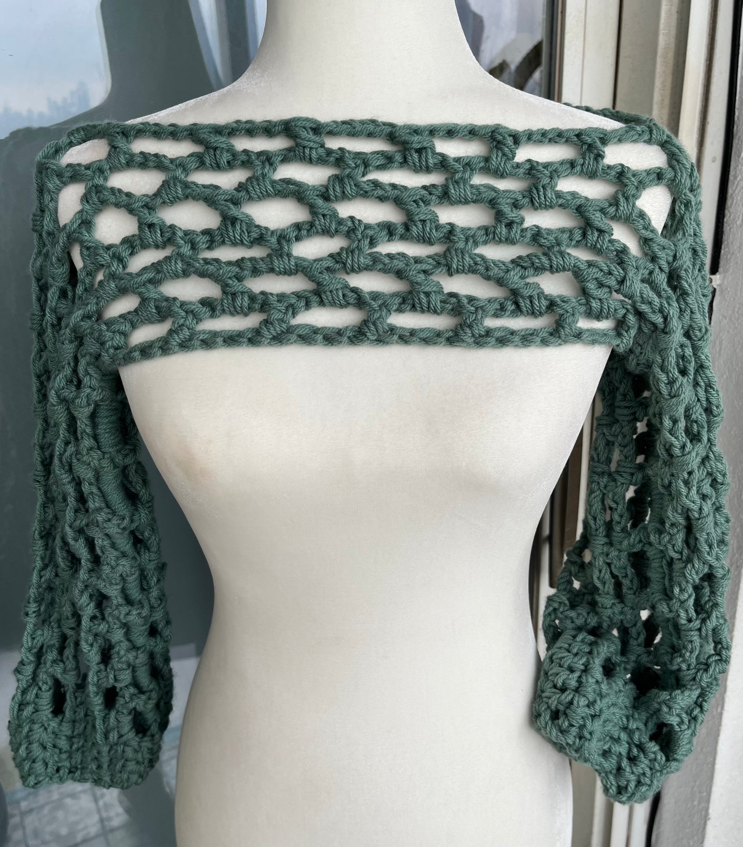 MAXI shrug